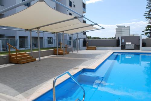 Bazén v ubytování Nautilus by Rockingham Apartments nebo v jeho okolí