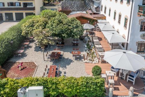 an overhead view of a patio with tables and umbrellas at Hotel Alte Post in Siegsdorf