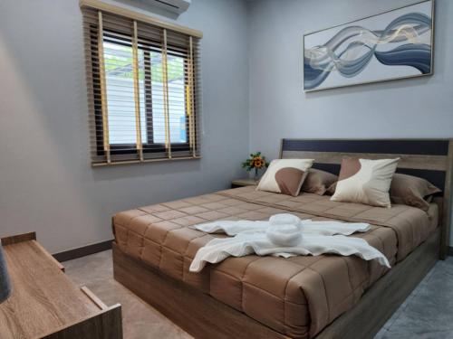 Ένα ή περισσότερα κρεβάτια σε δωμάτιο στο Songmee Pool Villa Nikompattana