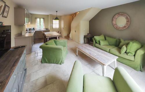 Posezení v ubytování Lovely Home In Saint Laurent De La Ca