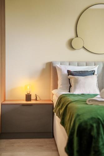 Postel nebo postele na pokoji v ubytování Apartament z Widokiem na Morze 120 by Perłowa Przystań Rent
