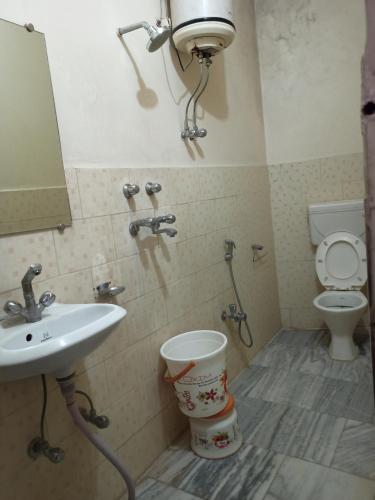 Hotel Alka tesisinde bir banyo