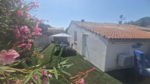 Maisonnette avec jardin et piscine privée