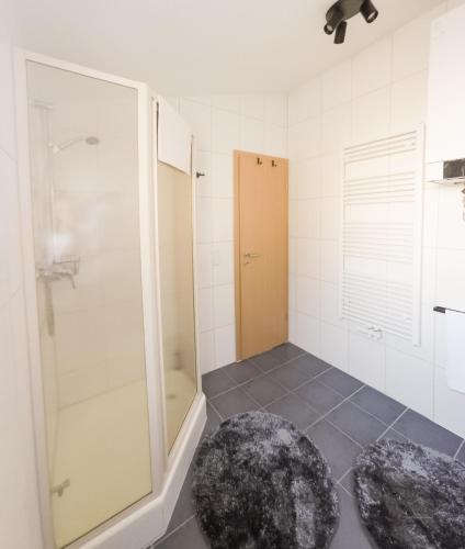 Koupelna v ubytování Tinyhaus am Feldmarksee