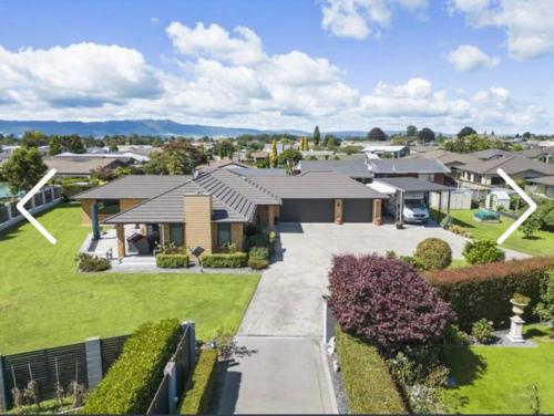 an aerial view of a house at MataMata in Matamata
