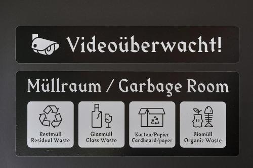 a close up of a keyboard with signs on it at sGmiatli – Dein Hideaway Apartment in Kappl