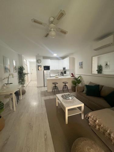 Súper y amplio apto con Airco, planta baja en Mareverde