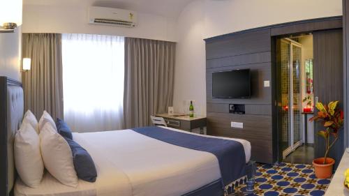 Una cama o camas en una habitación de TreeHouse Nova