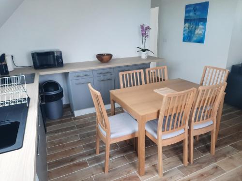 Posezení v ubytování Duplex avec vue sur mer-La Rose des Vents