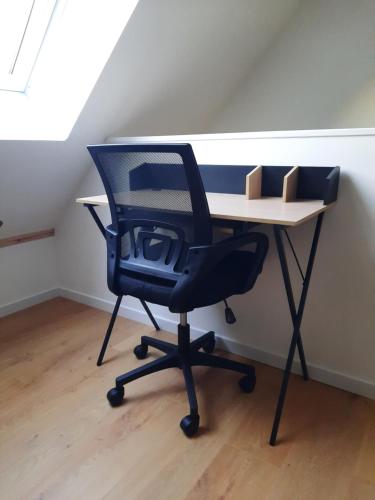 a desk with a chair in a room at Duplex avec vue sur mer-La Rose des Vents in Saint-Côme-de-Fresné