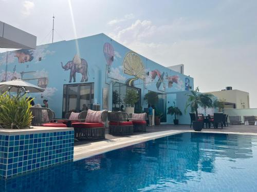 SevenPalm 2BR SeaView RooftopPool privBeach photo 3