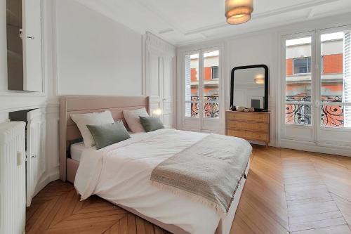 Amazing refurbished flat in Paris V