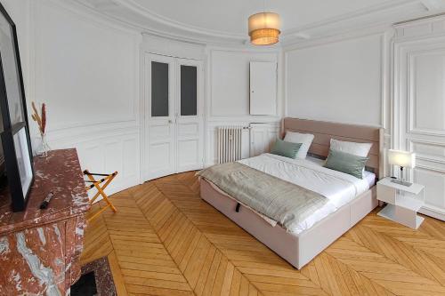 Amazing refurbished flat in Paris V