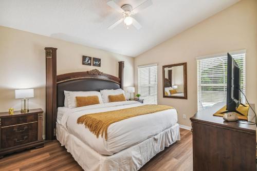 Postel nebo postele na pokoji v ubytování Cozy family Home 5b3b Private Pool 11Mil Disney