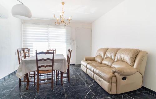 2 Bedroom Nice Home In Chateaurenard