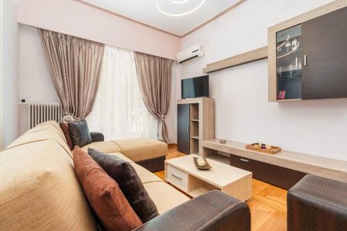 3-bedroom apt near Kallimarmaro!