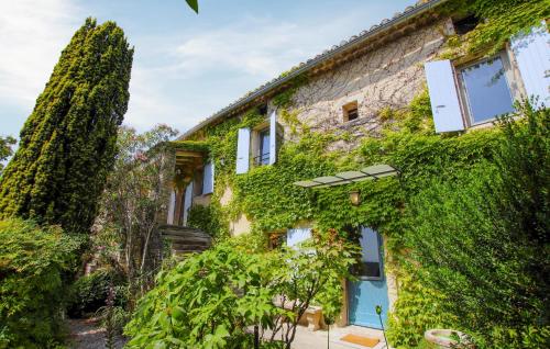 Κήπος έξω από το Gorgeous Home In Clansayes Clansayes