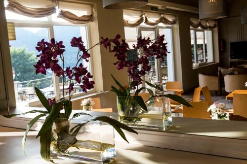 two vases with flowers on a table in a room at Parador de Vic-Sau in Tavernoles