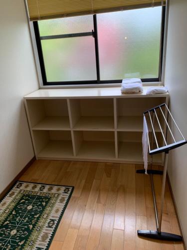 a room with a large window and a rug at 黒川　天空の城 in Minamioguni
