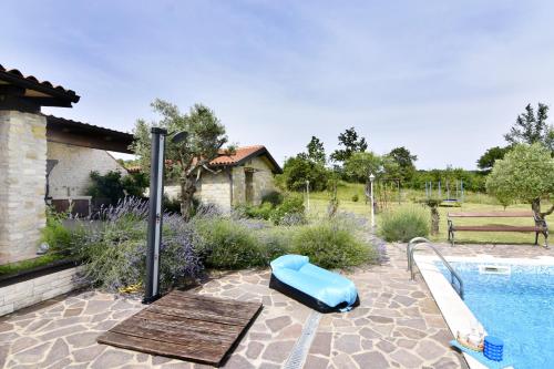a swimming pool with a blue ottoman next to a swimming pool at Vila Vesna in Grožnjan