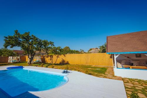 a swimming pool in a yard next to a fence at Casa Ilinca in Jurilovca