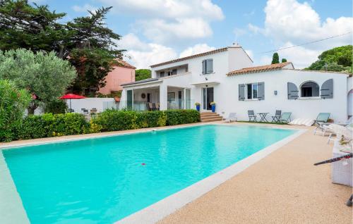 Πισίνα στο ή κοντά στο Lovely Home In Saint-Maxime With Wifi