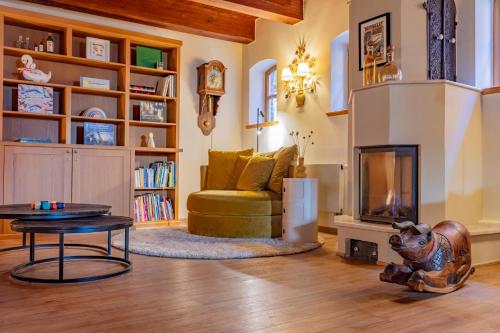 a living room with a couch and a fireplace at Romantik Hotel Reichshof in Norden