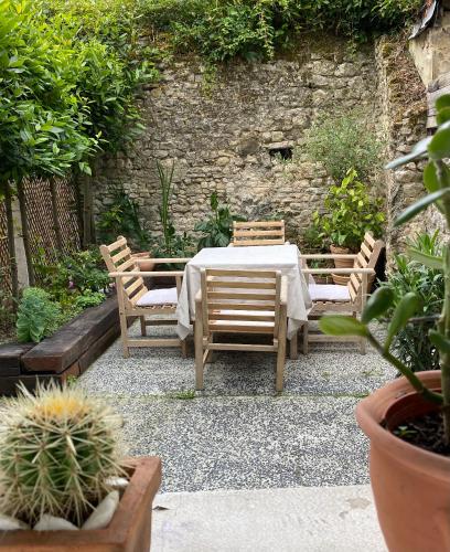 La maison des Teinturiers maison de ville avec jardin