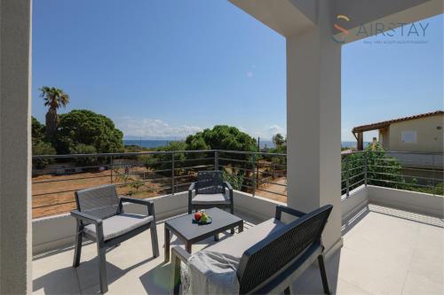 Komos Villas Airport by Airstay