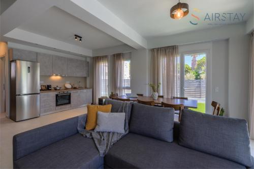 Komos Villas Airport by Airstay