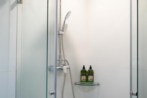 Bilik mandi di Royal Suite Hotel Bangkok