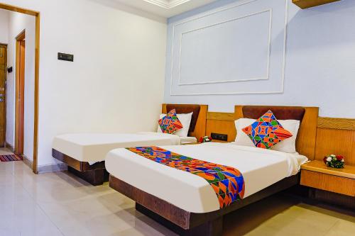 a room with two beds in a room at Hotel Supreme - 700M From Vasco Da Gama Railway Station in Marmagao