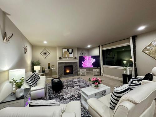 Χώρος καθιστικού στο PY1 PRESTIGE VILLA Central AC, Fenced yard