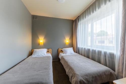 Ένα ή περισσότερα κρεβάτια σε δωμάτιο στο Liva Hotel