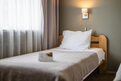 Ένα ή περισσότερα κρεβάτια σε δωμάτιο στο Liva Hotel
