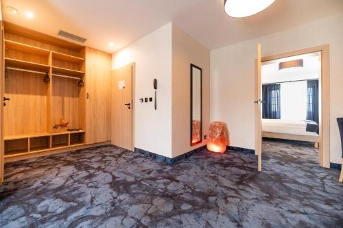 an empty room with a bathroom with a mirror at Ignasiak Hotel in Września
