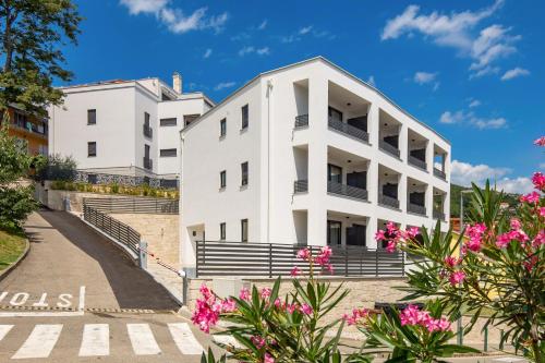 Belinda apartments with balcony & private parking