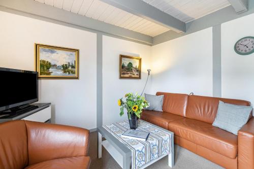 a living room with a couch and a table with flowers at Atlanta Pur in Pellworm