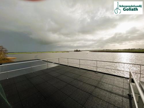 Foto dalla galleria di Houseboat Tjonger NS003 a Monnickendam