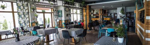 Restauracja lub miejsce do jedzenia w obiekcie Willa Port