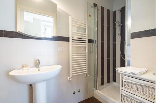 Small & charming 1-BR apt
