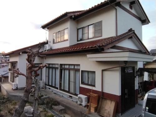 石巻市にあるPrivate Twin Room in Ishinomaki, Non-Smoke, Free Parking, Cat Island, Wifi1の改築中の家