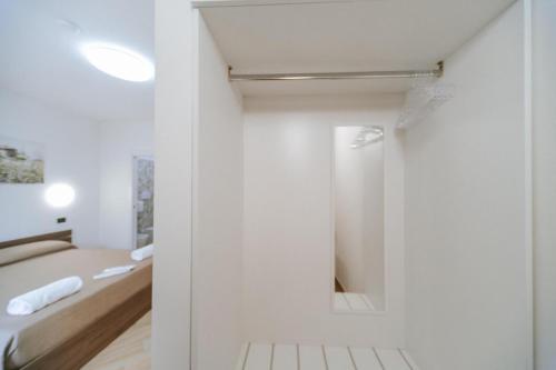 a room with a shower and a bed and a mirror at Guest Room 144 in San Giovanni in Fiore