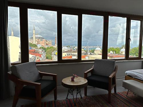 Ruang duduk di Million Old City Apartment