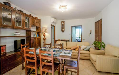 Ruang duduk di Amazing Apartment In Monteriggioni