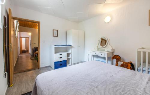 Awesome Home In Dutovlje With Wifiにあるベッド