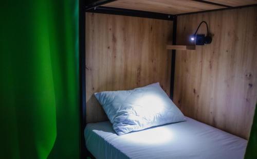 FOKA Hostelにあるベッド