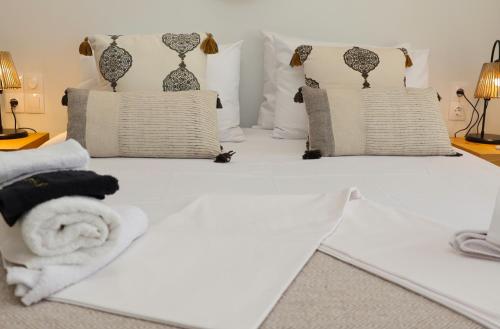 Gallery image of Ocean View Studios and Luxury Rooms in Plomarion