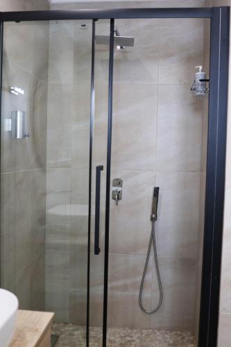 Gallery image of Ocean View Studios and Luxury Rooms in Plomarion