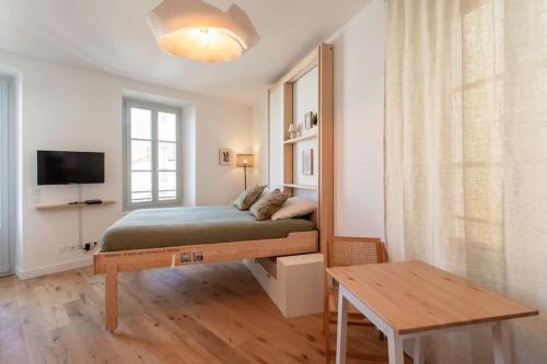 #59 Central balcony 5mins Old town & Sea AC WIFI